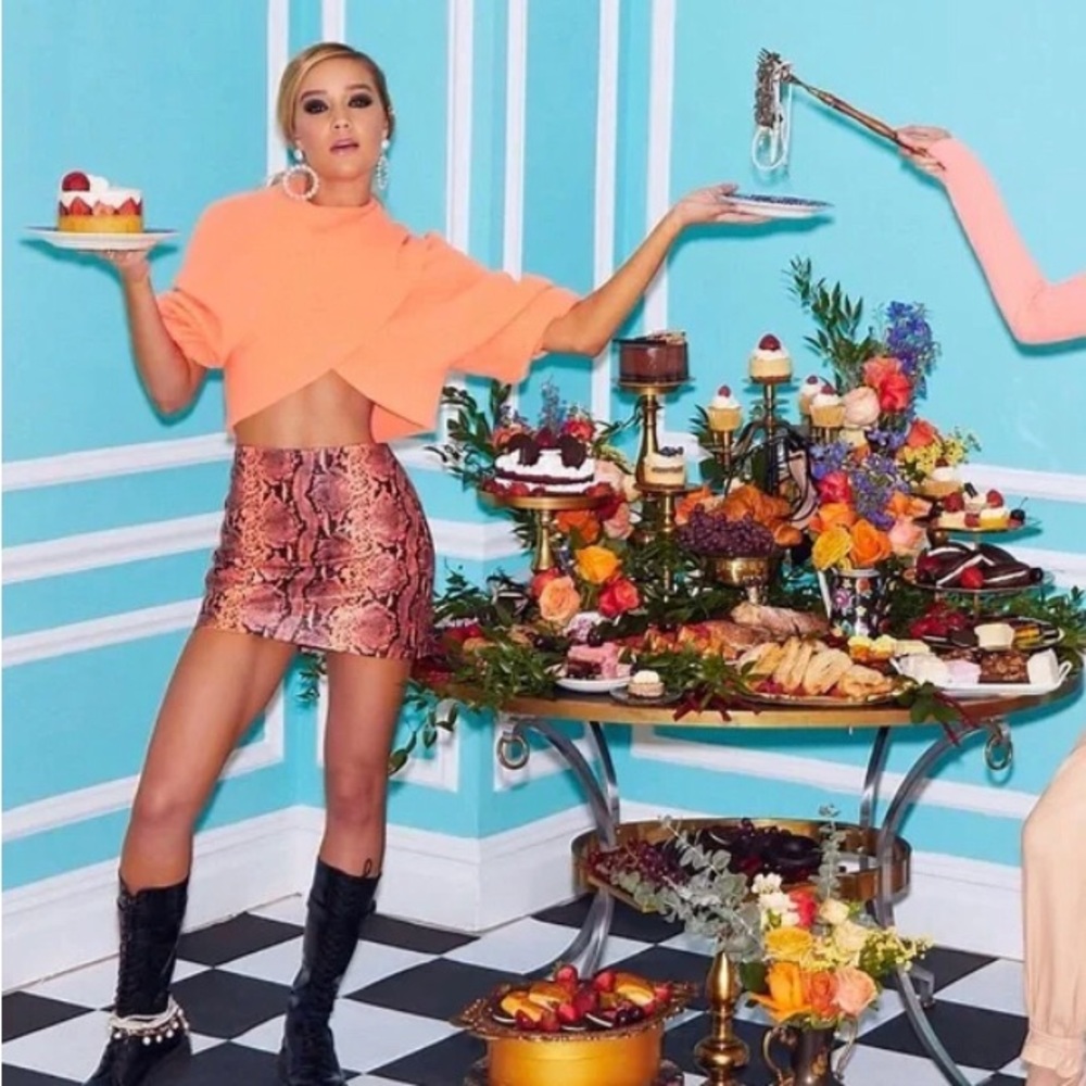 Alice + Olivia “Elana” Vegan Leather Snake Print Mini Skirt - Coral - Size 8